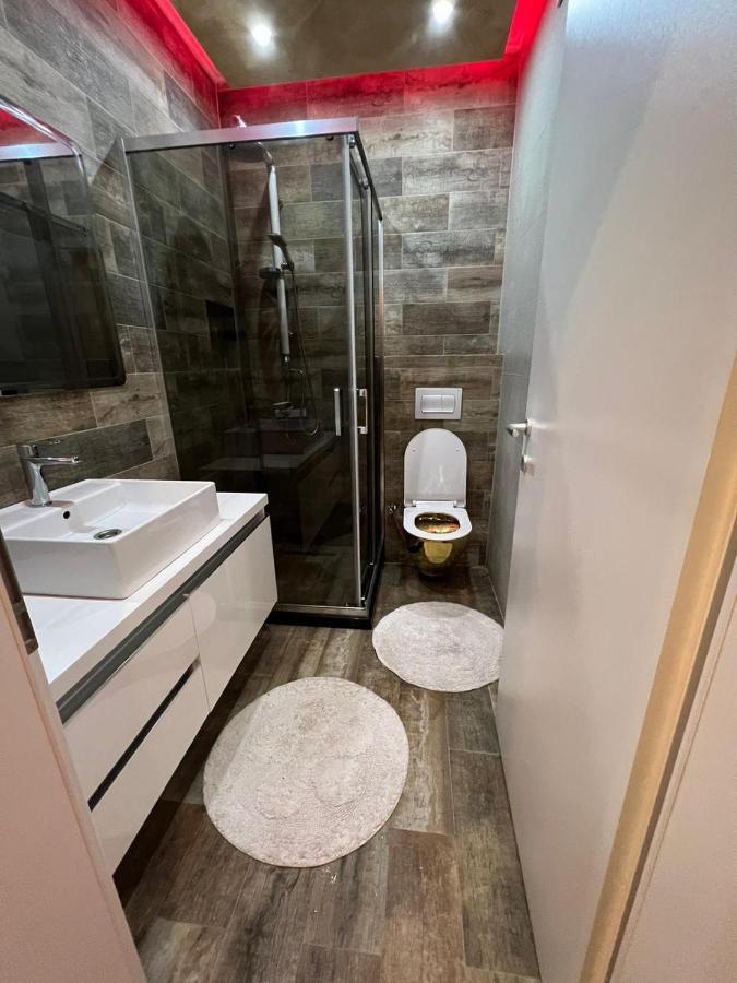 Luxurious Apartment With City View Pristina Esterno foto