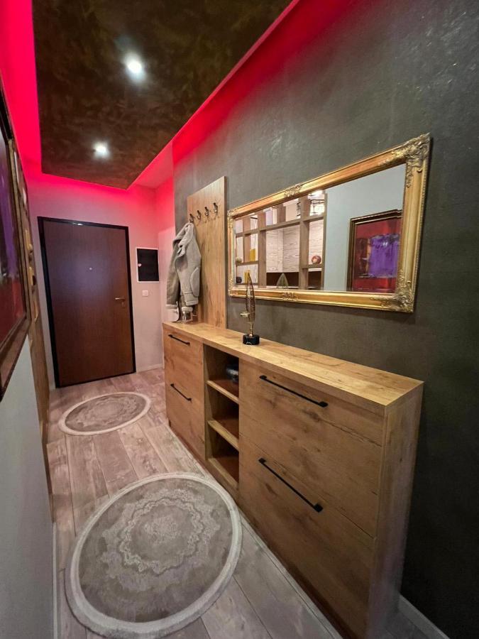Luxurious Apartment With City View Pristina Esterno foto